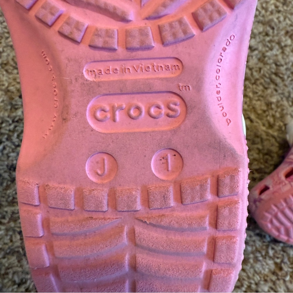 Hello kitty crocs - Picture 3 of 13
